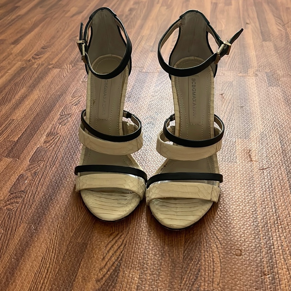 BCBGMaxazria cream/black heels size 6
